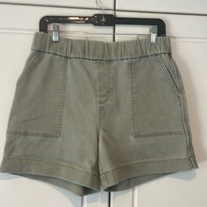 Lee relaxed for shorts in light green color size 10